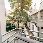 Cityscape Charm Spacious 3 Bedroom Haven For 7 Apartament