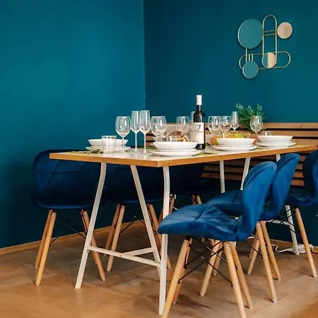 Cityscape Charm Spacious 3 Bedroom Haven For 7 Apartment Prague