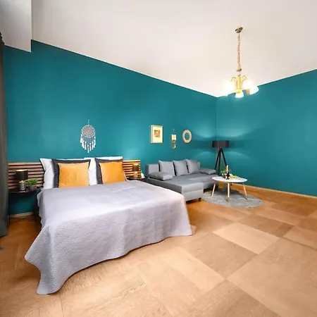 Apartment Cityscape Charm Spacious 3 Bedroom Haven For 7 Prague