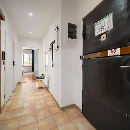 Apartment Cityscape Charm Spacious 3 Bedroom Haven For 7 *