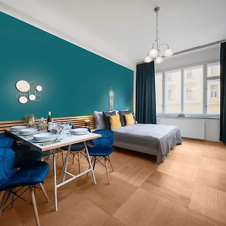 Cityscape Charm Spacious 3 Bedroom Haven For 7 Apartment Prague