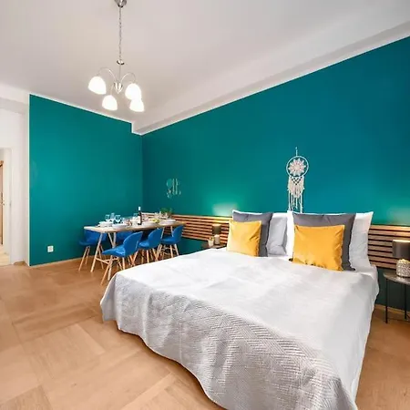 Cityscape Charm Spacious 3 Bedroom Haven For 7