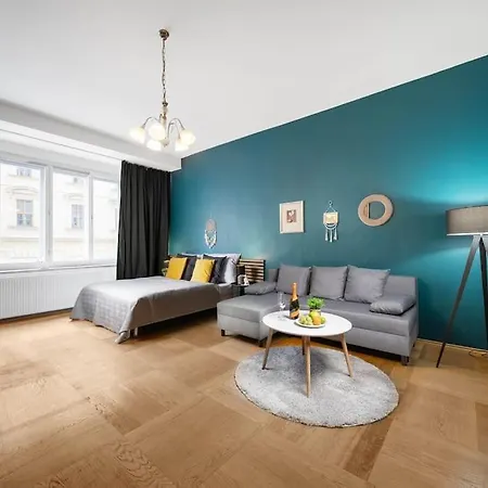 Cityscape Charm Spacious 3 Bedroom Haven For 7 *