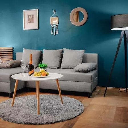 Cityscape Charm Spacious 3 Bedroom Haven For 7 *