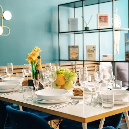 Апартаменты Cityscape Charm Spacious 3 Bedroom Haven For 7 Прага