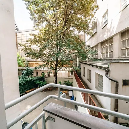 Cityscape Charm Spacious 3 Bedroom Haven For 7 Lejlighed