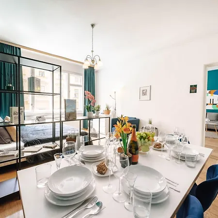 Cityscape Charm Spacious 3 Bedroom Haven For 7 Prag