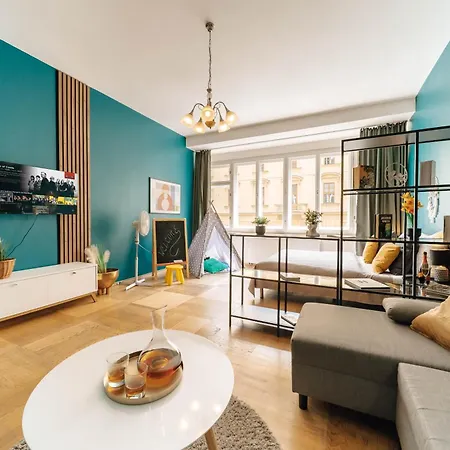 Cityscape Charm Spacious 3 Bedroom Haven For 7 * Prag