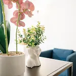 Cityscape Charm Spacious 3 Bedroom Haven For 7 Διαμέρισμα
