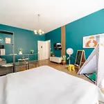 Cityscape Charm Spacious 3 Bedroom Haven For 7 Διαμέρισμα