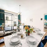Cityscape Charm Spacious 3 Bedroom Haven For 7 Πράγα