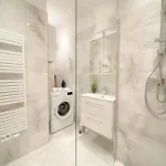 Cityscape Charm Spacious 3 Bedroom Haven For 7 *