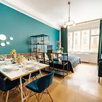 Cityscape Charm Spacious 3 Bedroom Haven For 7 * Πράγα