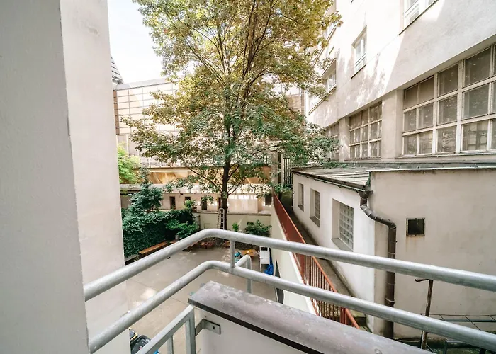 Cityscape Charm Spacious 3 Bedroom Haven For 7 Apartmán