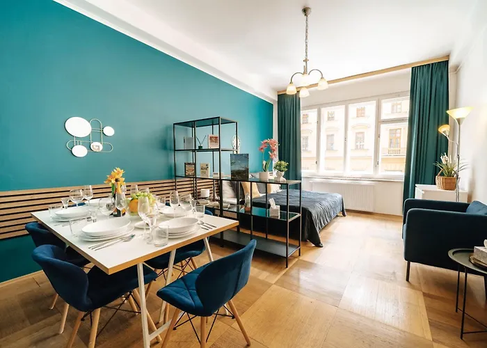 Cityscape Charm Spacious 3 Bedroom Haven For 7 * Praha